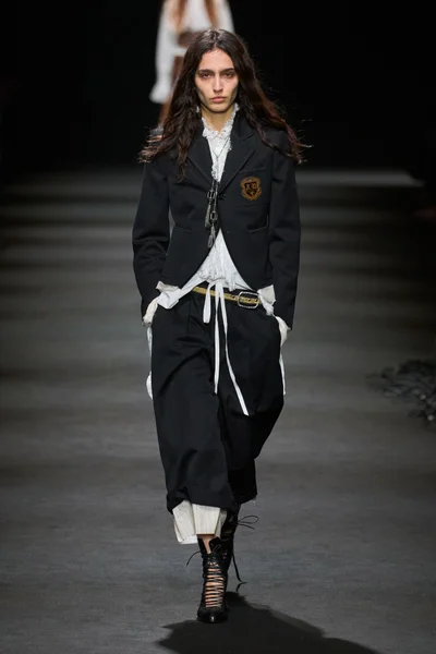 Look 19